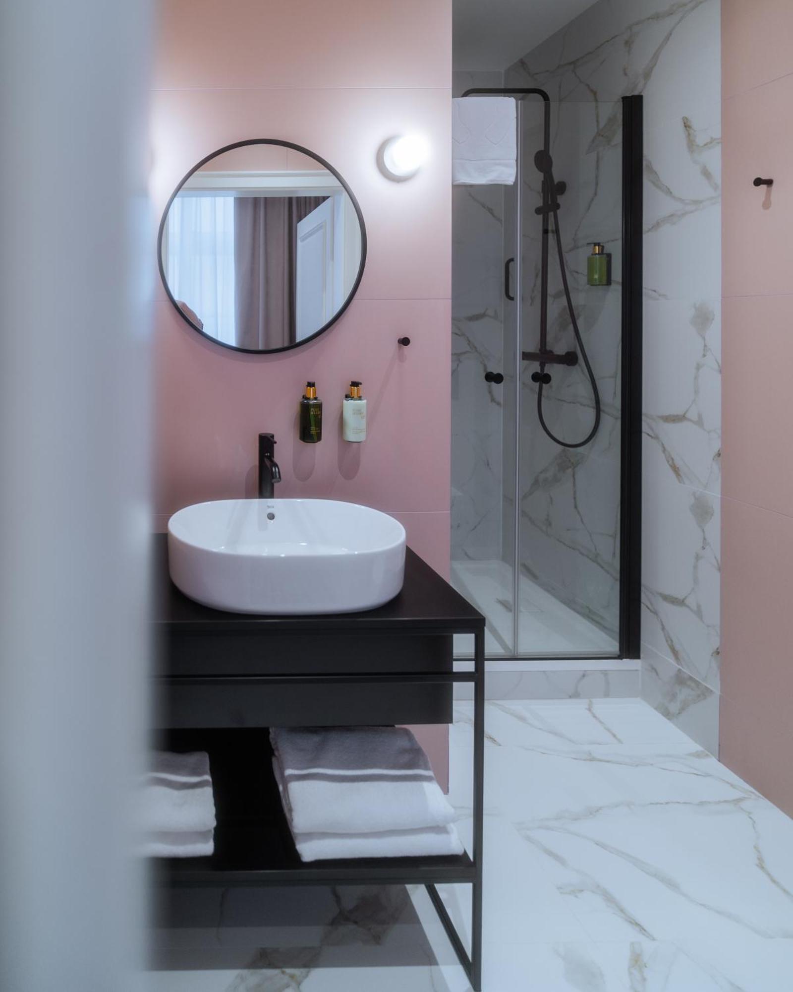 לודז' Hotel Pietryna מראה חיצוני תמונה