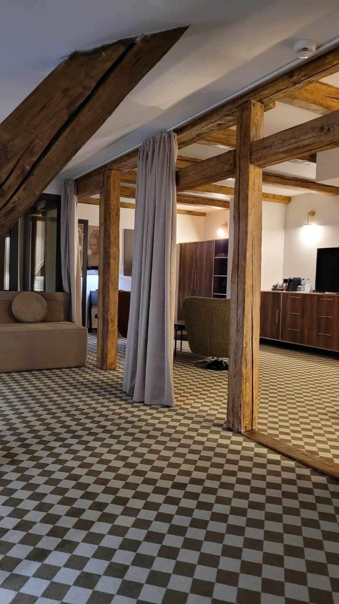 לודז' Hotel Pietryna מראה חיצוני תמונה